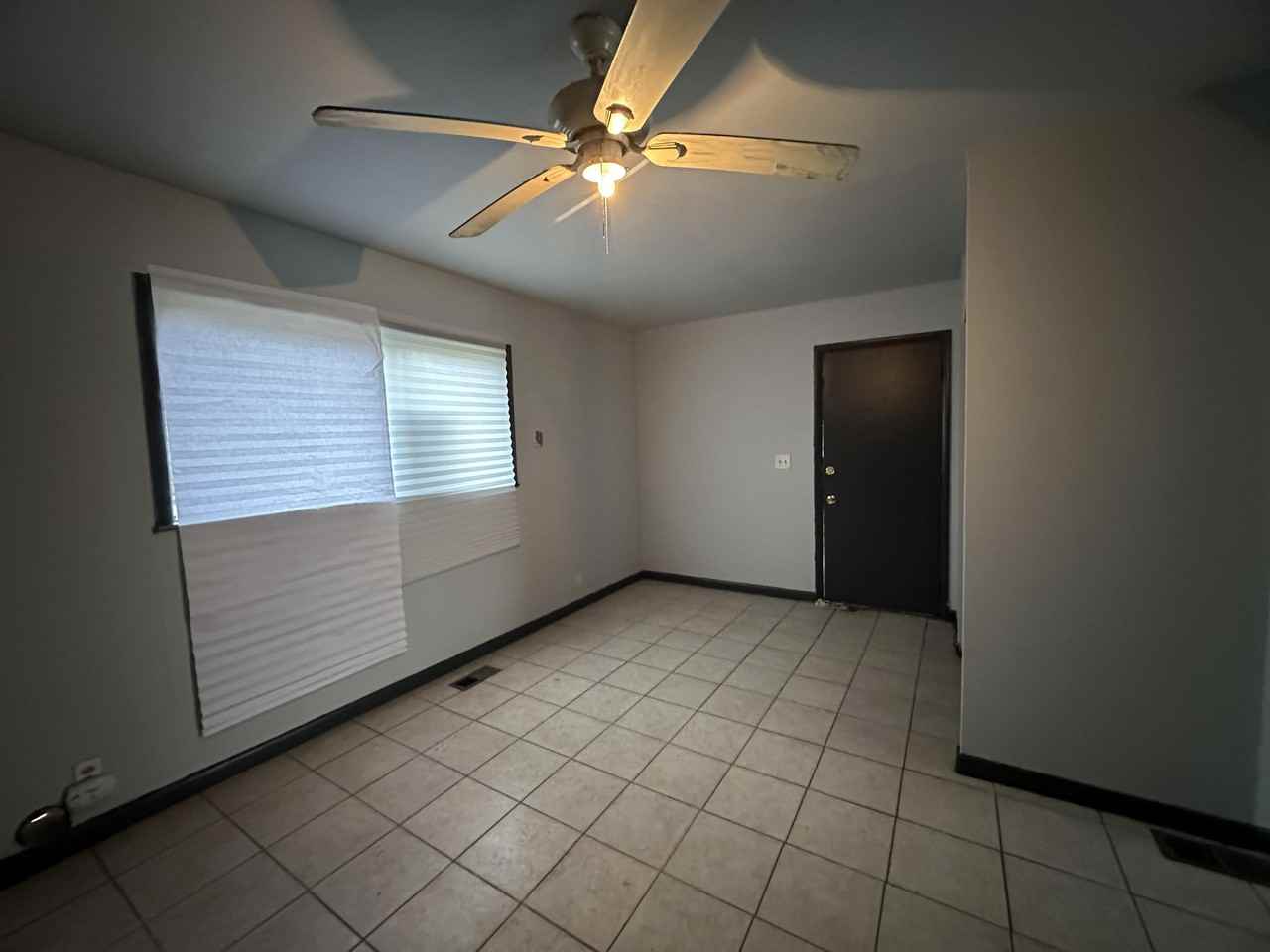 802 Knollcrest Dr - Photo 3 of 14