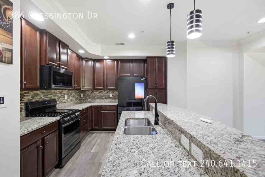 386 Chessington Dr - Photo 4 of 23