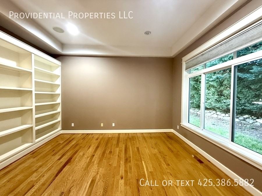 700 5th Ave S - Photo 6 of 17