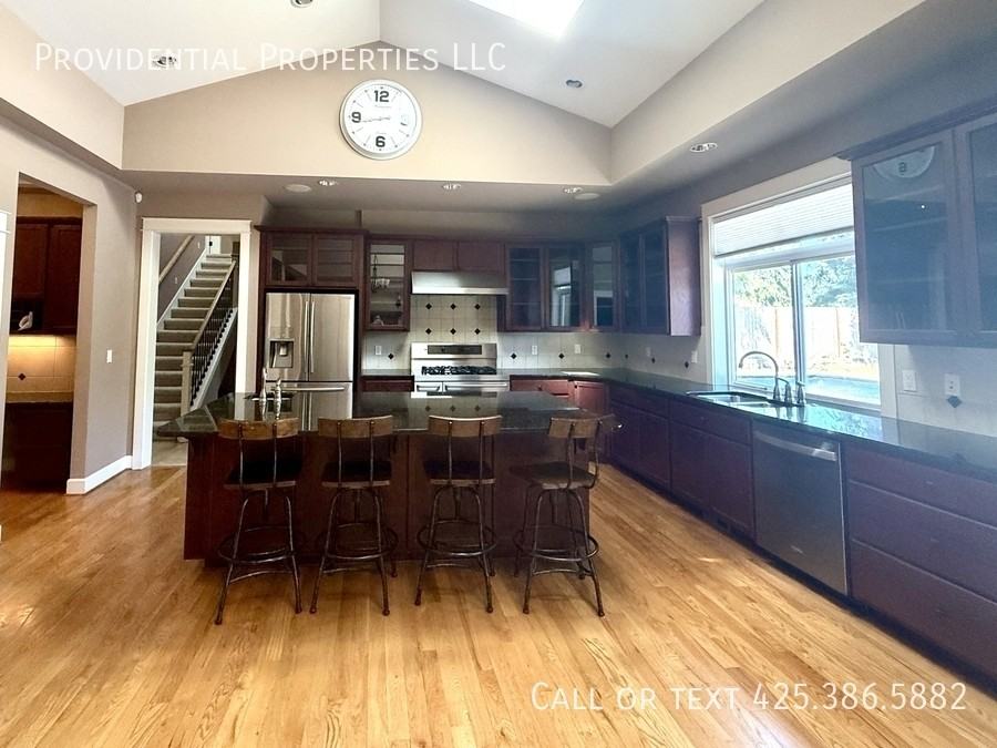 700 5th Ave S - Photo 7 of 17