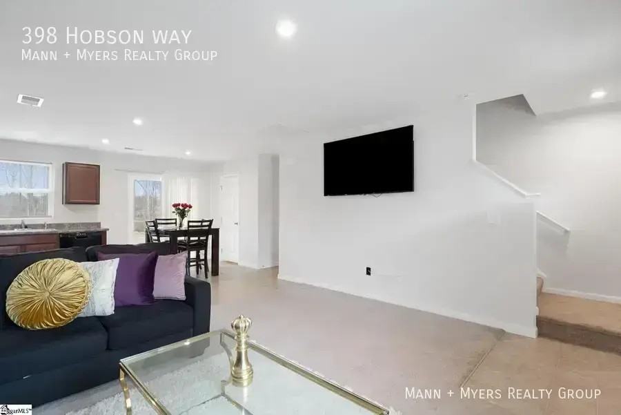 398 Hobson Way - Photo 7 of 27
