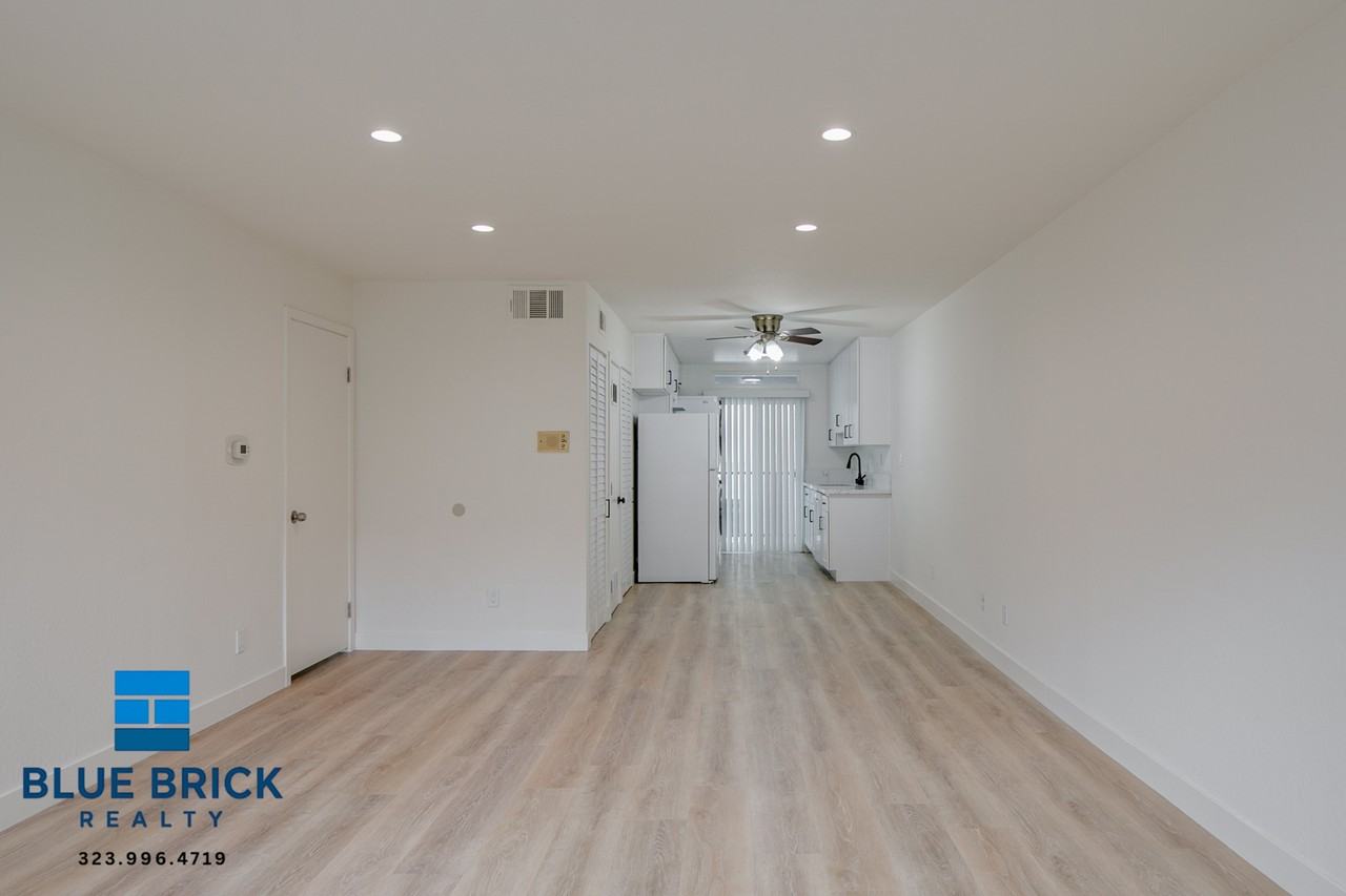 536 E Cypress Ave #302 - Photo 4 of 14