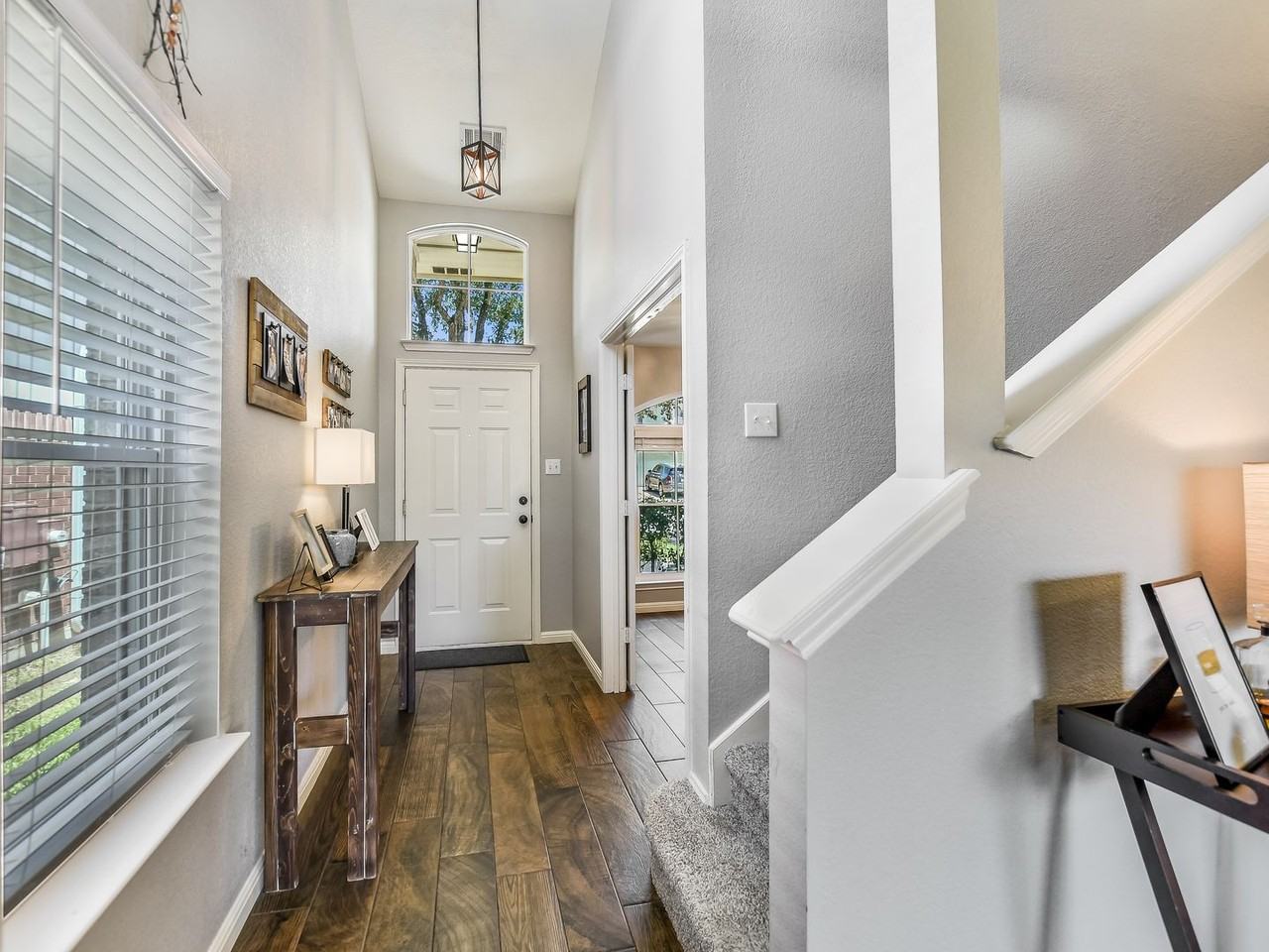 1021 Doras Dr - Photo 3 of 17