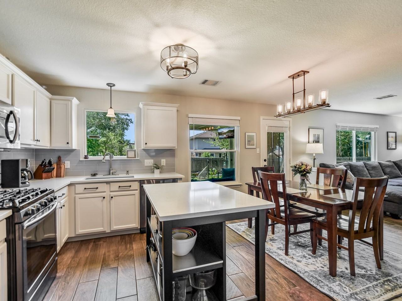 1021 Doras Dr - Photo 5 of 17