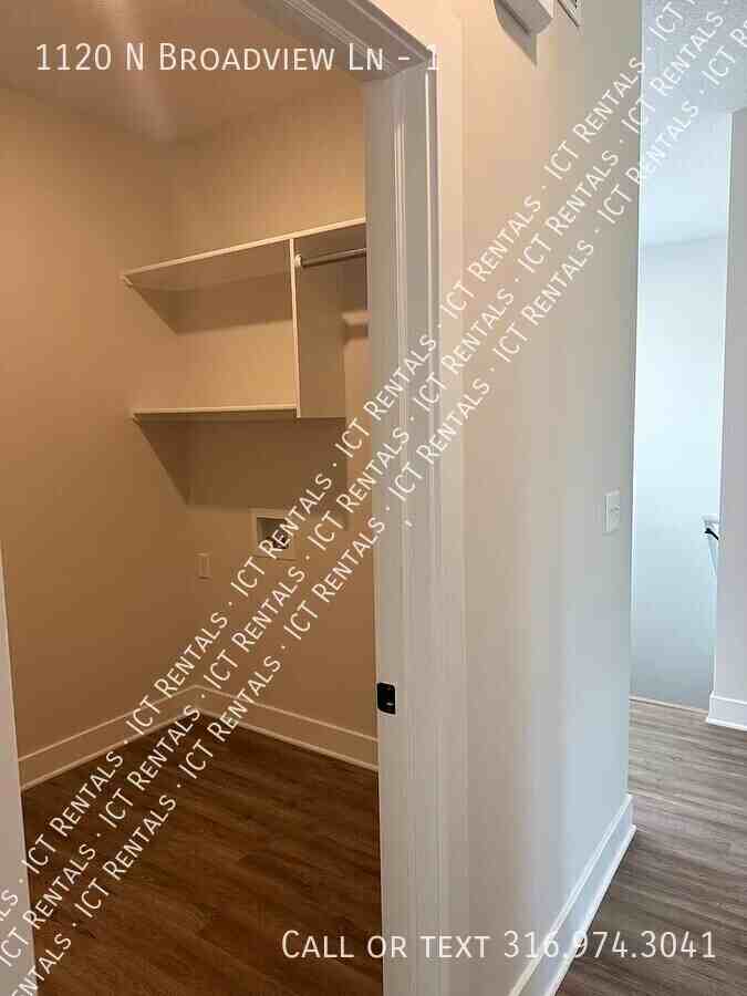 1120 N Broadview St #1 - Photo 3 of 38