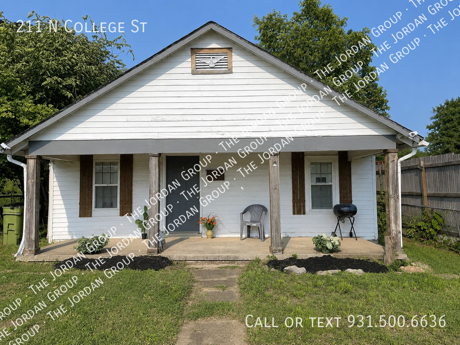 211 N College St - Photo 2 of 10