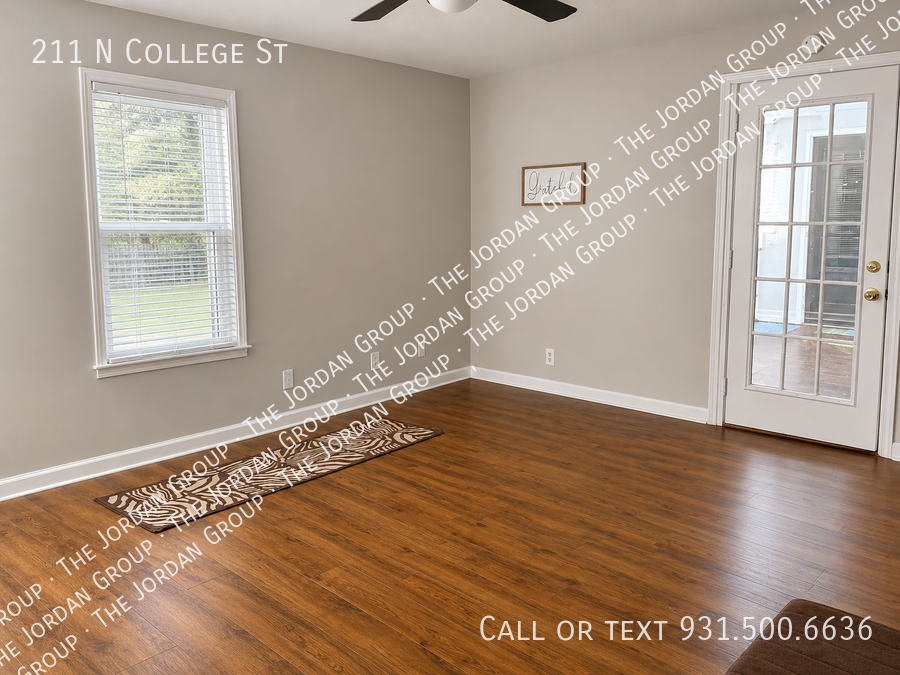 211 N College St - Photo 3 of 10