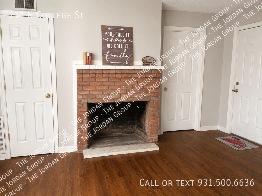 211 N College St - Photo 4 of 10