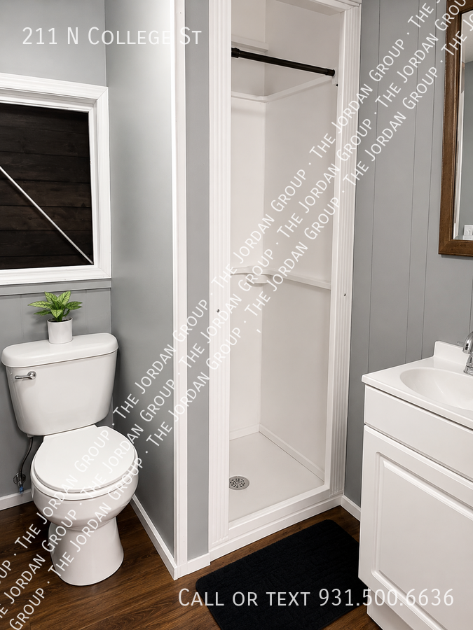 211 N College St - Photo 6 of 10