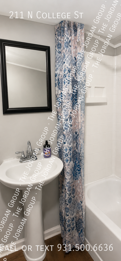 211 N College St - Photo 7 of 10