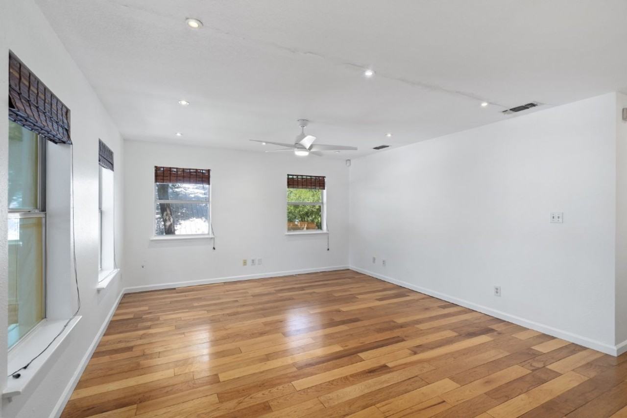 1211 Delano St - Photo 3 of 30