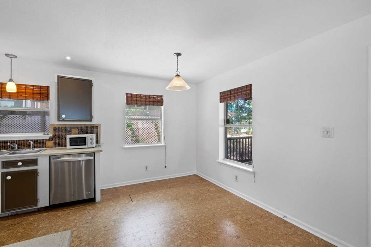 1211 Delano St - Photo 6 of 30