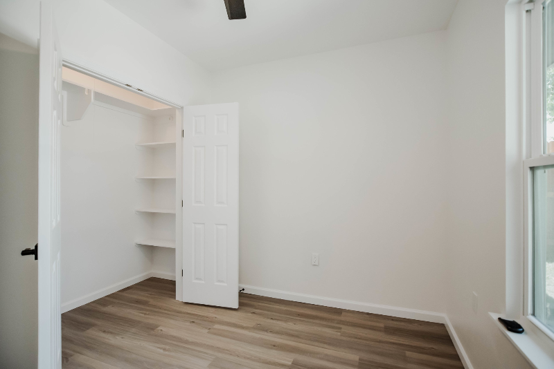 2203 E Rosebud Ave - Photo 3 of 20