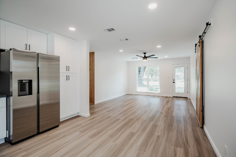 2203 E Rosebud Ave - Photo 5 of 20