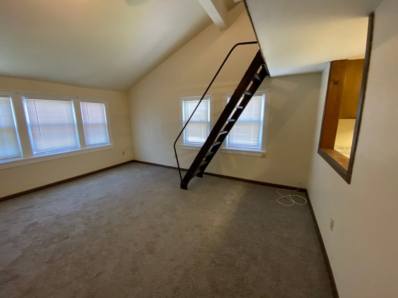 229 Pawling Ave #2ndFLRIGHT - Photo 7 of 13