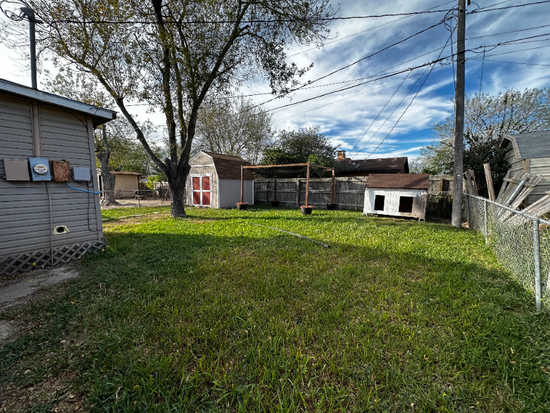 200 W Sixth St - Photo 5 of 13