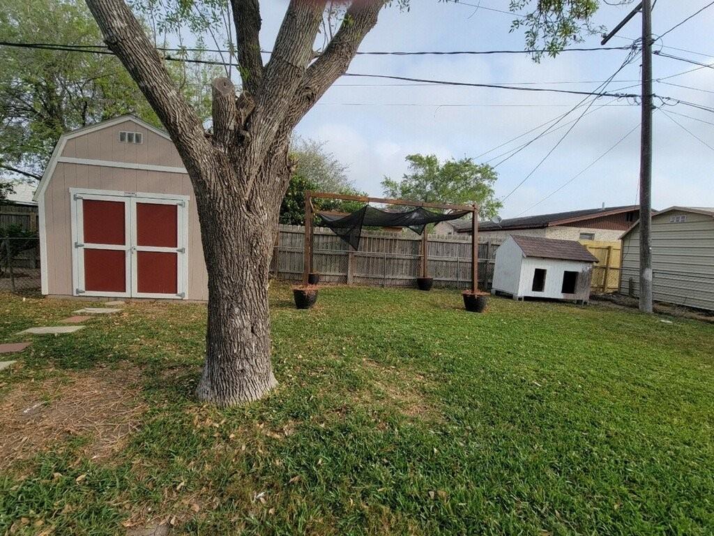200 W Sixth St - Photo 6 of 13