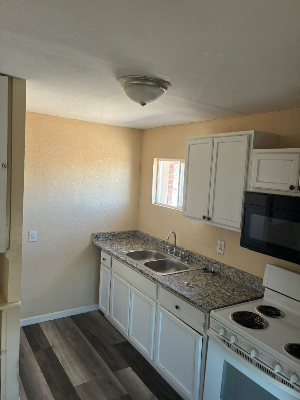 3311 Hueco Ave #B - Photo 7 of 9