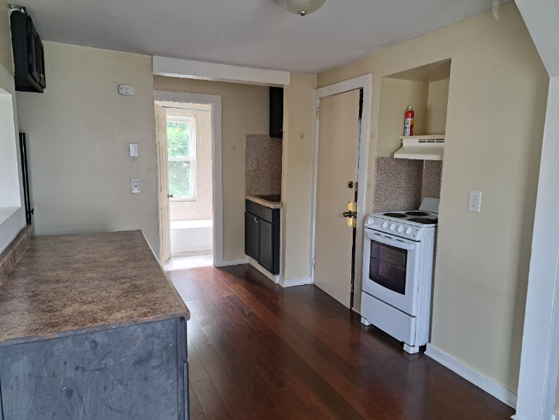 96 Calmar St #2F - Photo 5 of 8