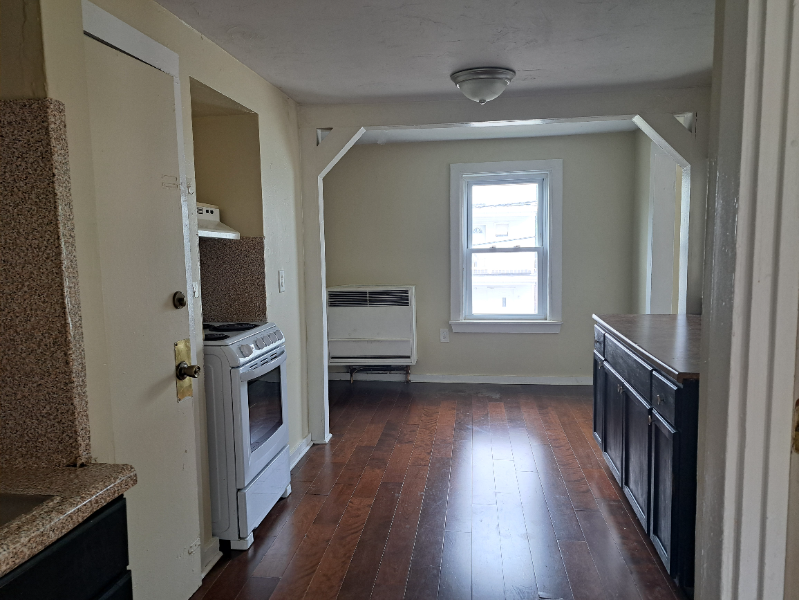 96 Calmar St #2F - Photo 6 of 8