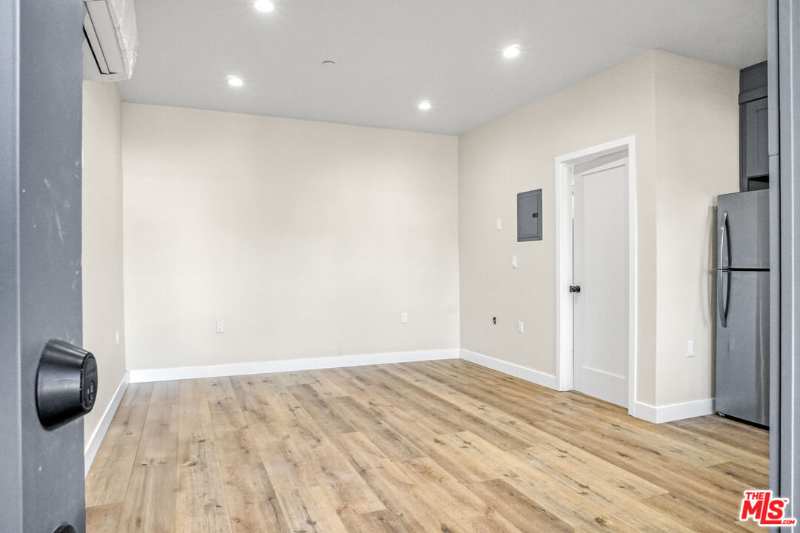 18162 Ingomar St - Photo 2 of 5