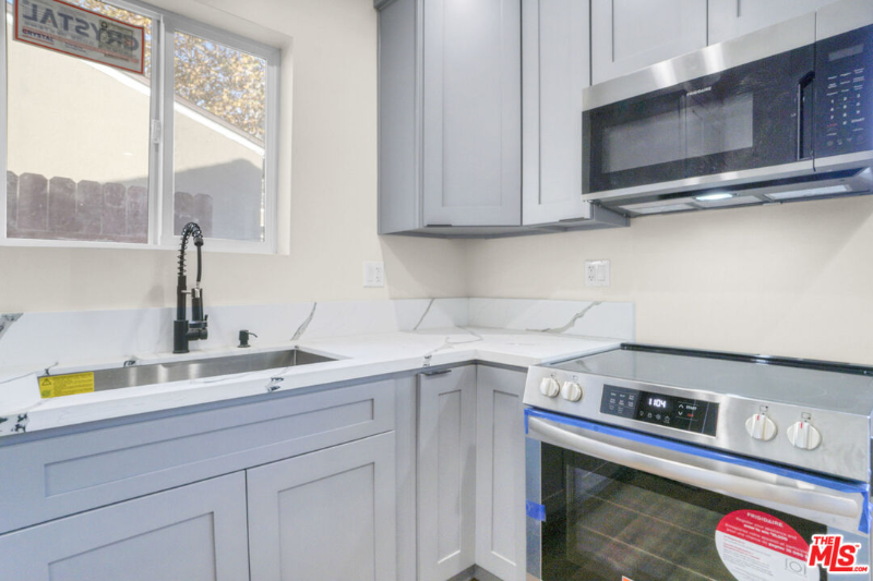 18162 Ingomar St - Photo 4 of 5