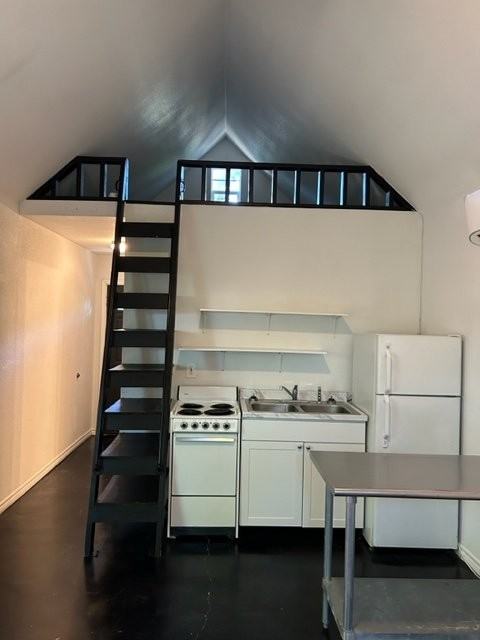 917 Crescent St #TINY - Photo 5 of 12