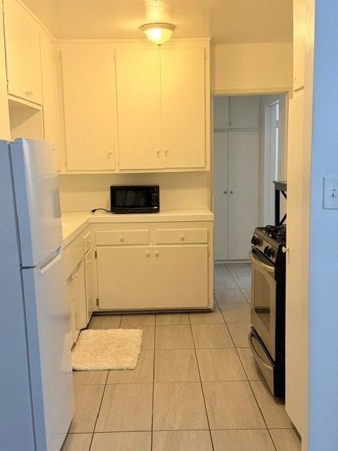 14811 Vanowen St #3 - Photo 6 of 12