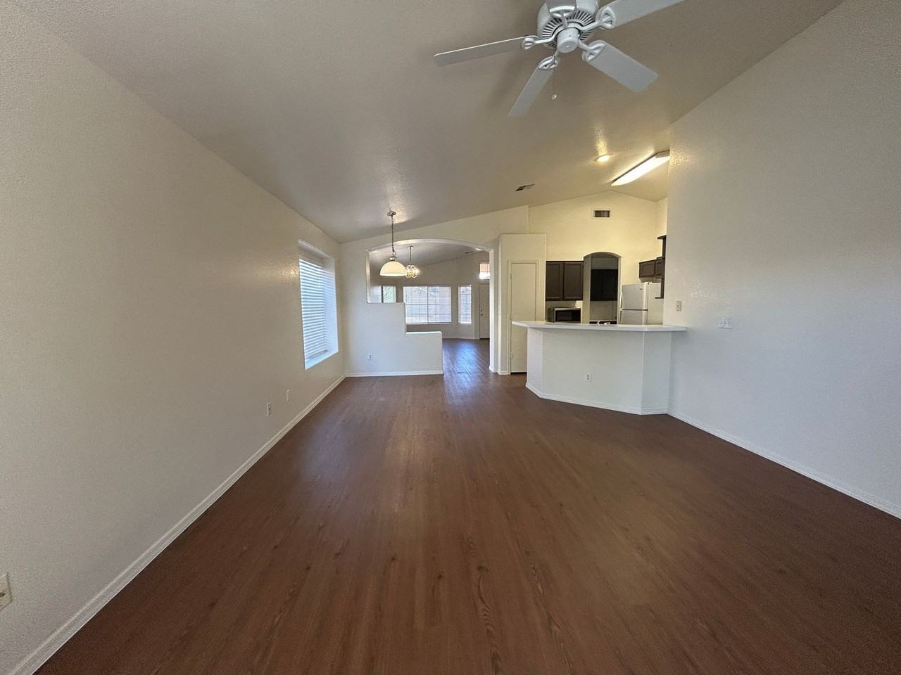 5082 W Buffalo St - Photo 3 of 26
