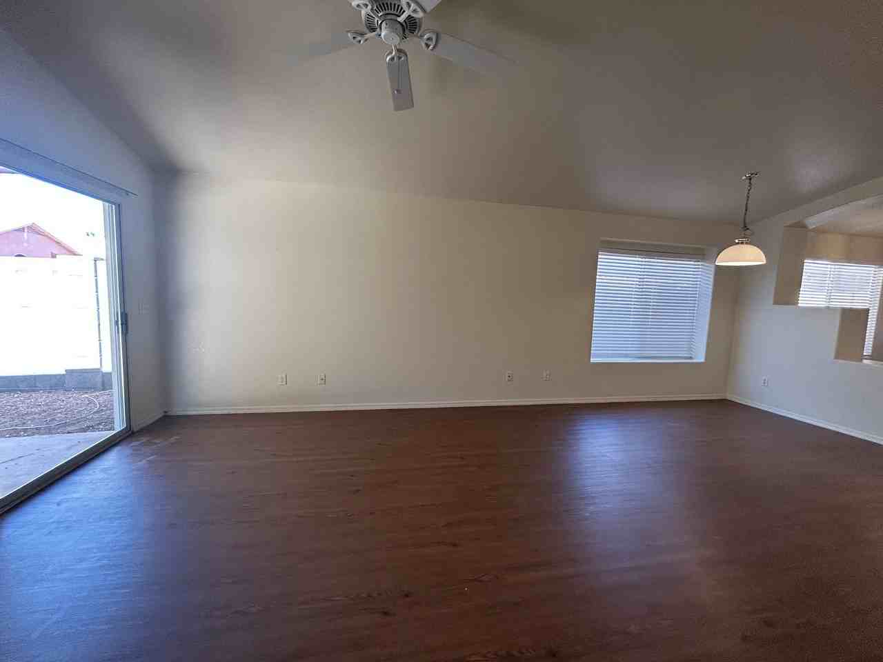 5082 W Buffalo St - Photo 5 of 26