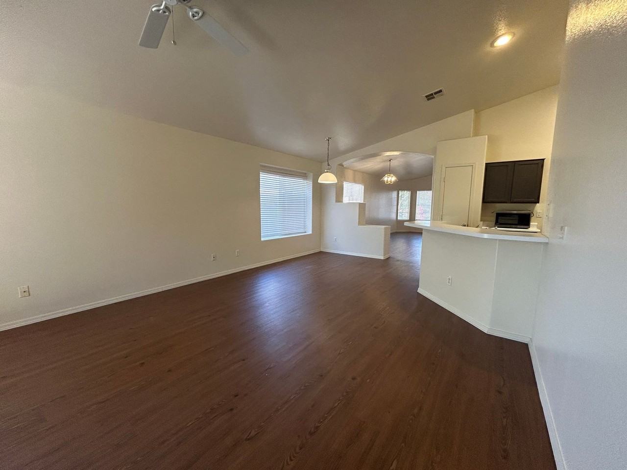 5082 W Buffalo St - Photo 6 of 26