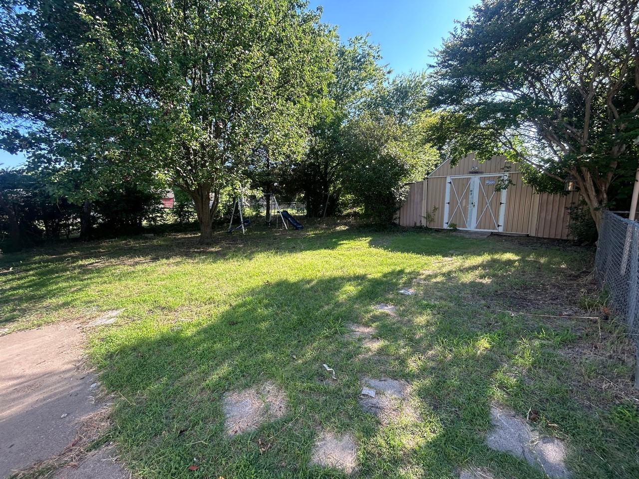 101 Hillcrest St - Photo 3 of 16