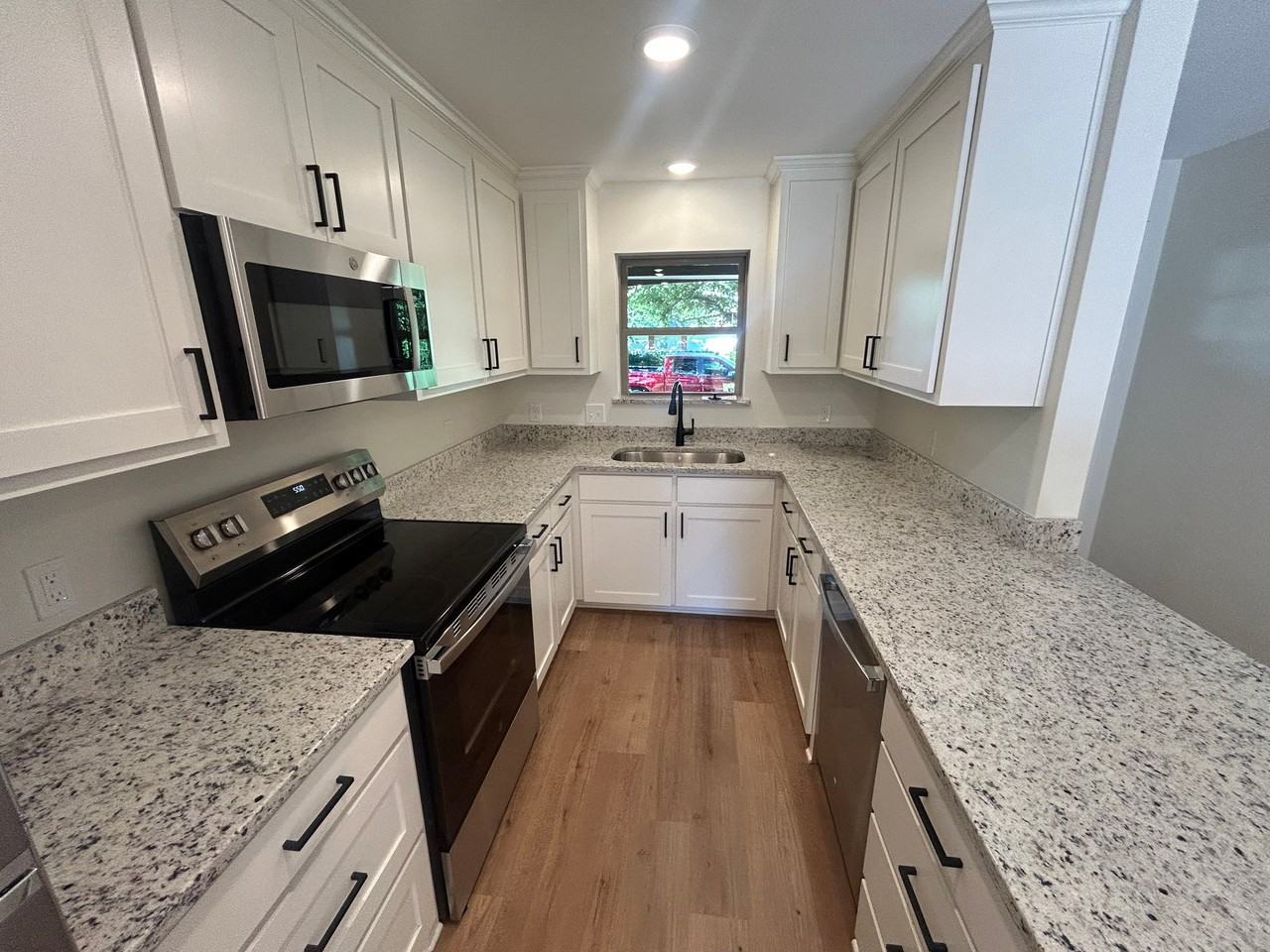101 Hillcrest St - Photo 4 of 16