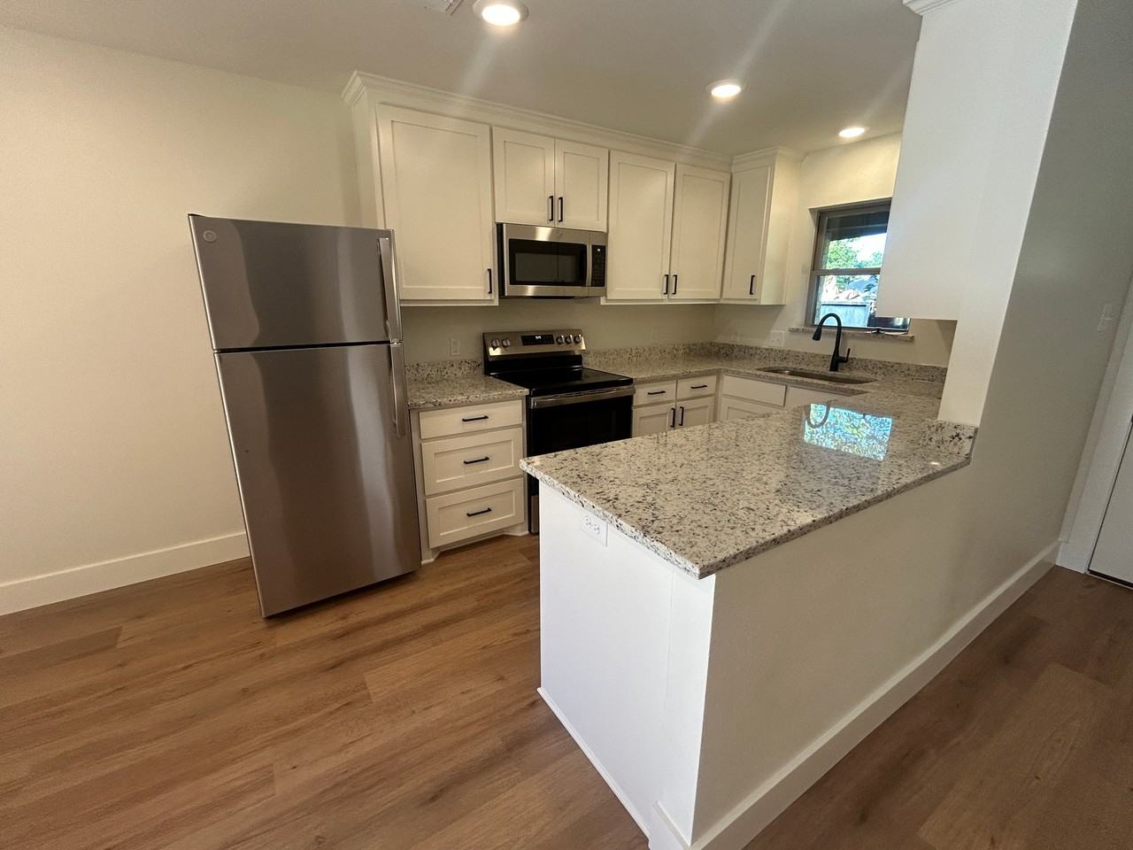 101 Hillcrest St - Photo 5 of 16