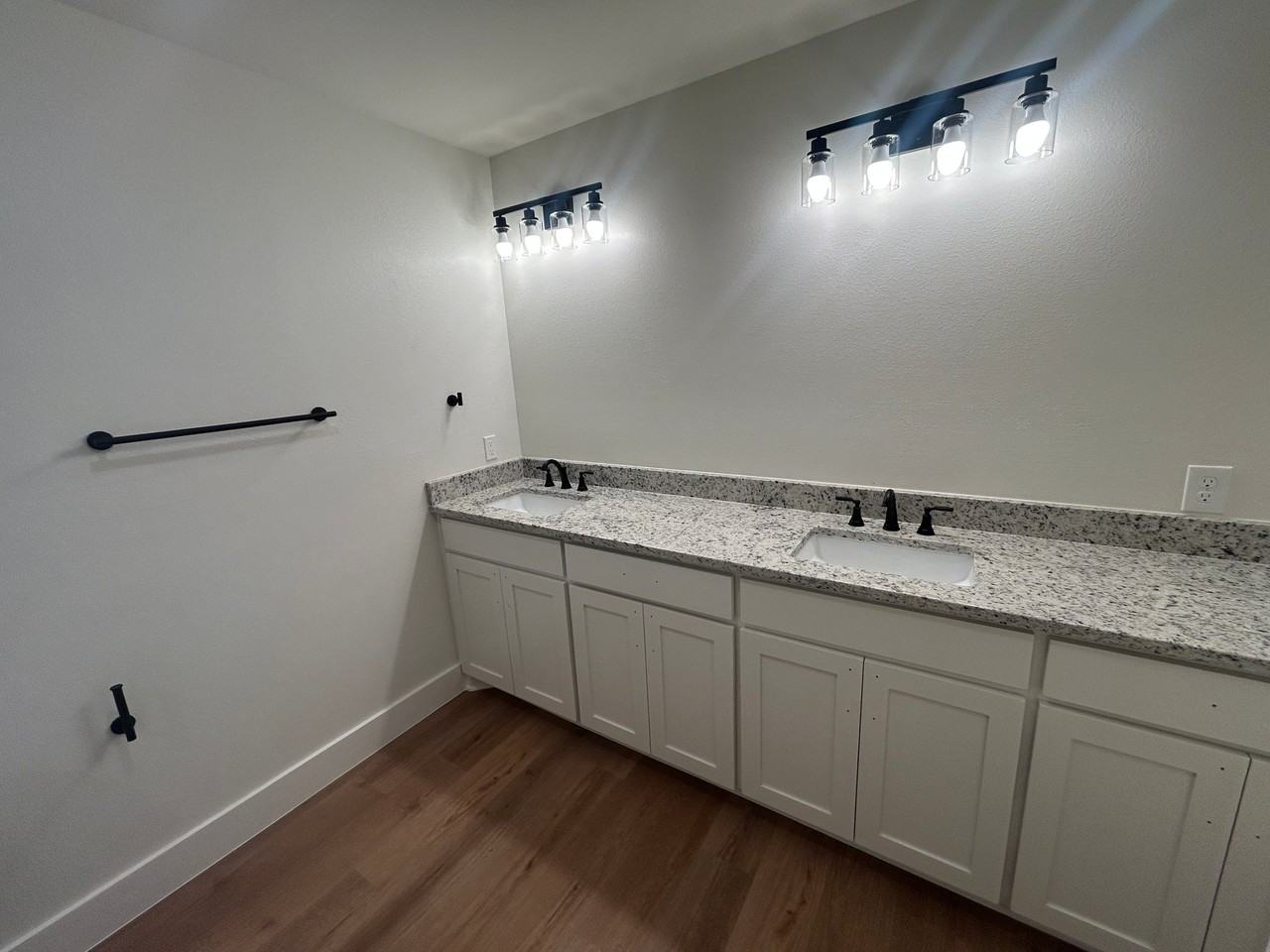 101 Hillcrest St - Photo 7 of 16