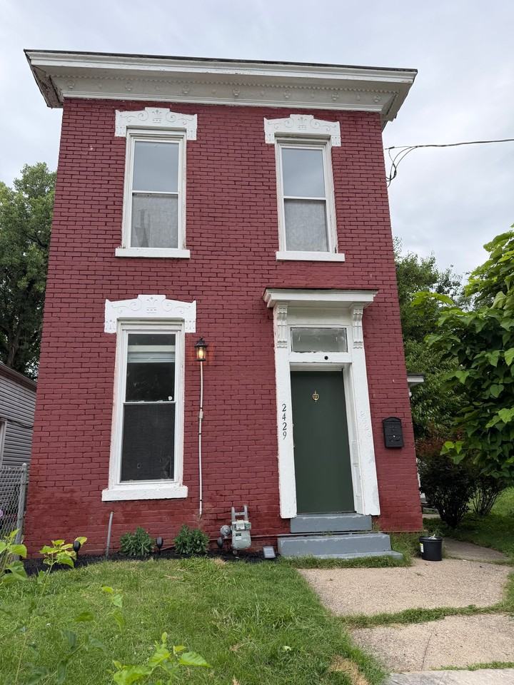 2429 Griffiths Ave - Photo 3 of 12