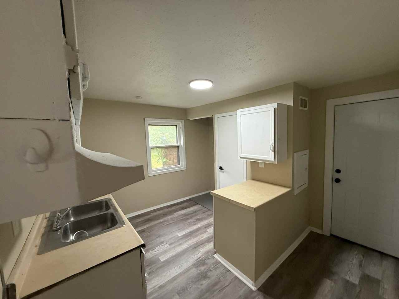 5636 Drake Ave - Photo 2 of 40