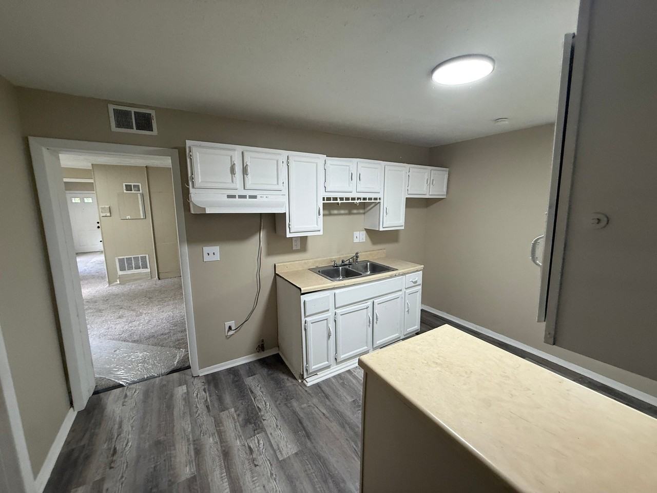 5636 Drake Ave - Photo 3 of 40