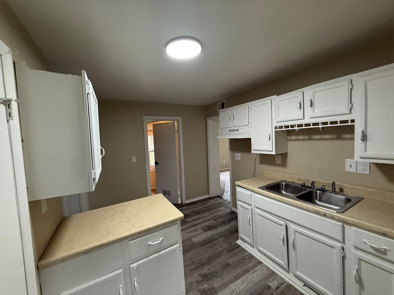 5636 Drake Ave - Photo 4 of 40