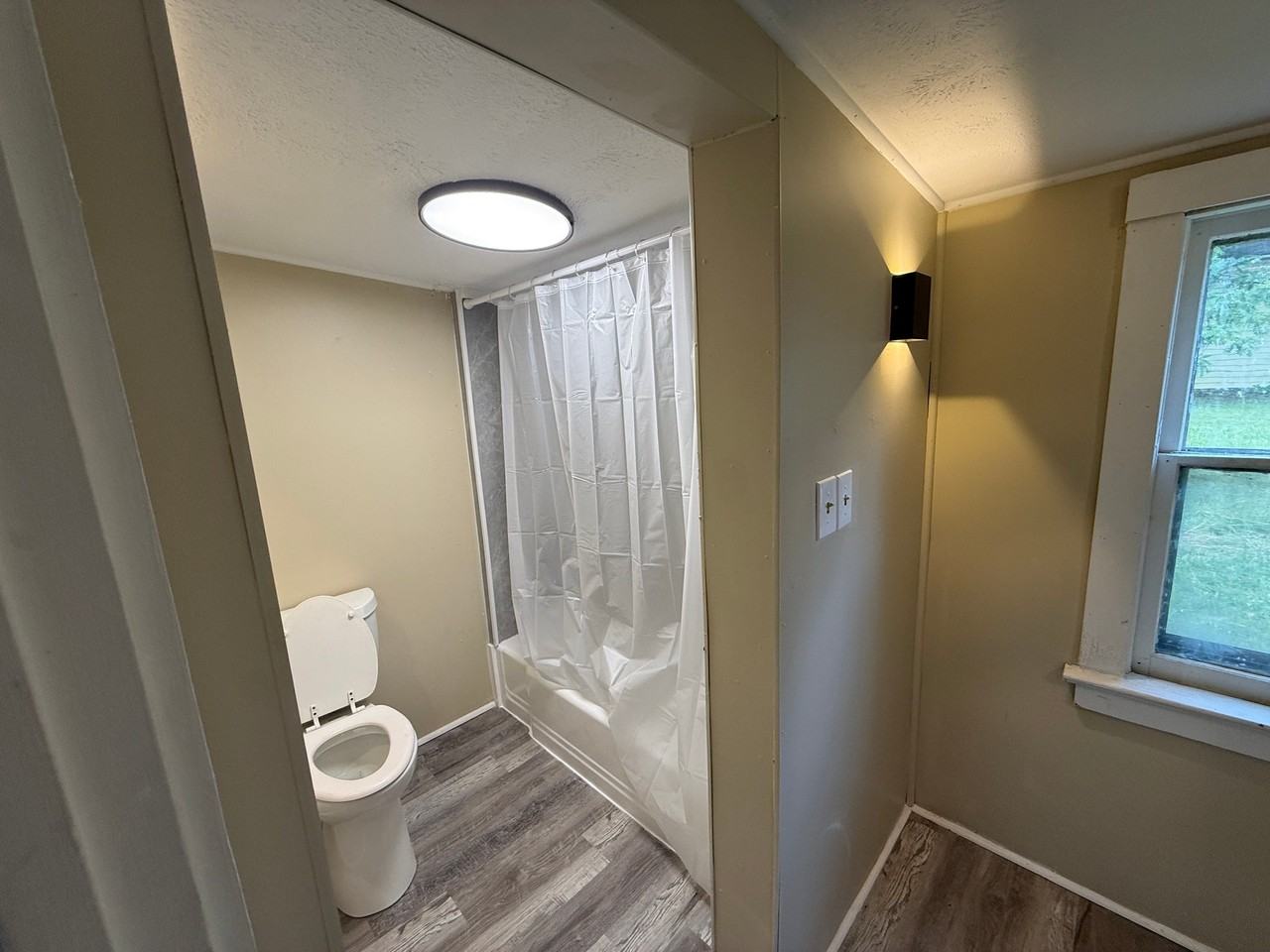 5636 Drake Ave - Photo 6 of 40