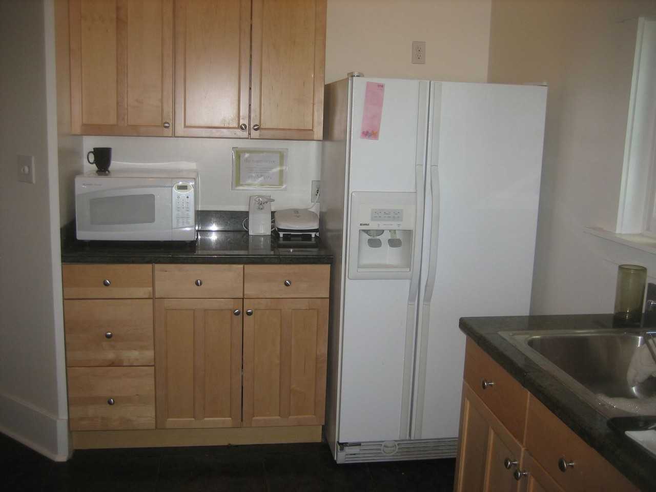 4736 18th Ave Ne #D - Photo 5 of 12
