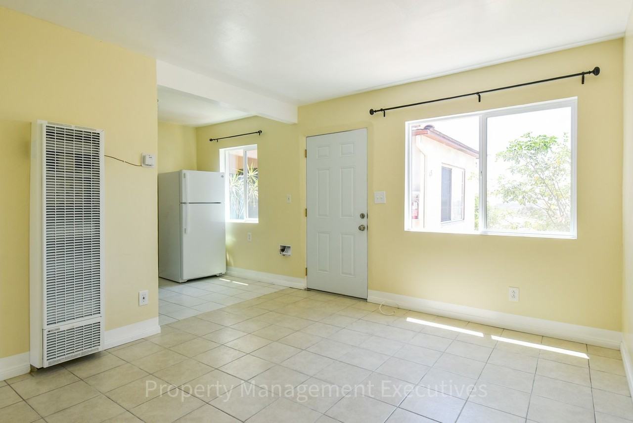 7541 High St - Photo 2 of 8