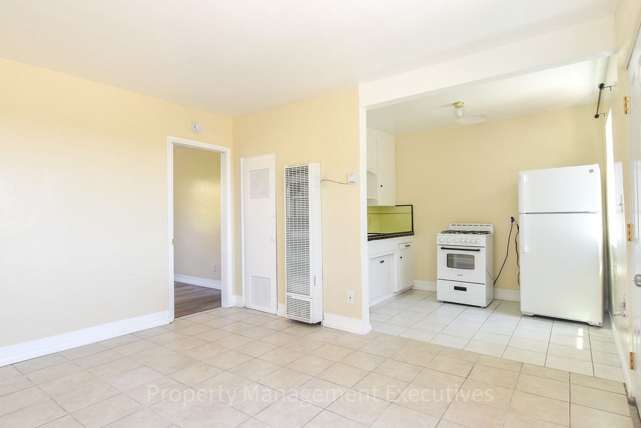 7541 High St - Photo 3 of 8
