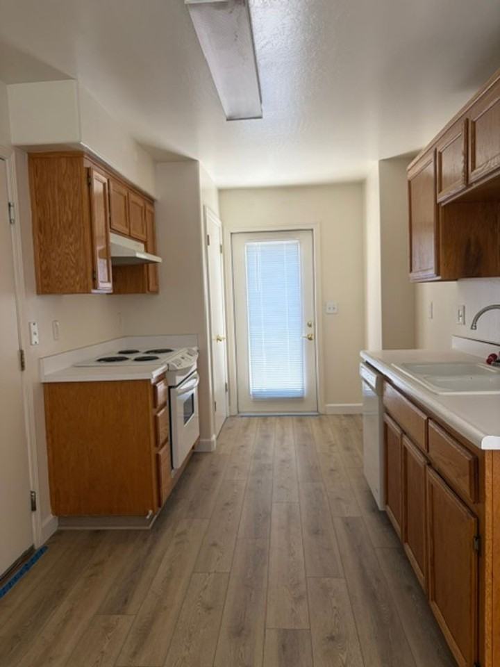 631 Greenwood Meadow Ln - Photo 3 of 8