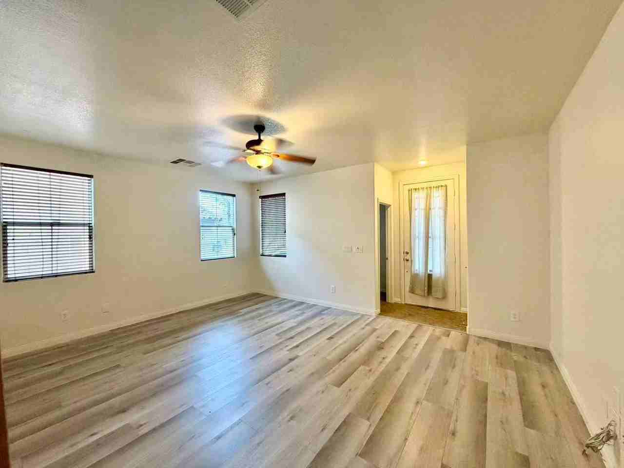 11183 Ranch Valley St - Photo 2 of 18