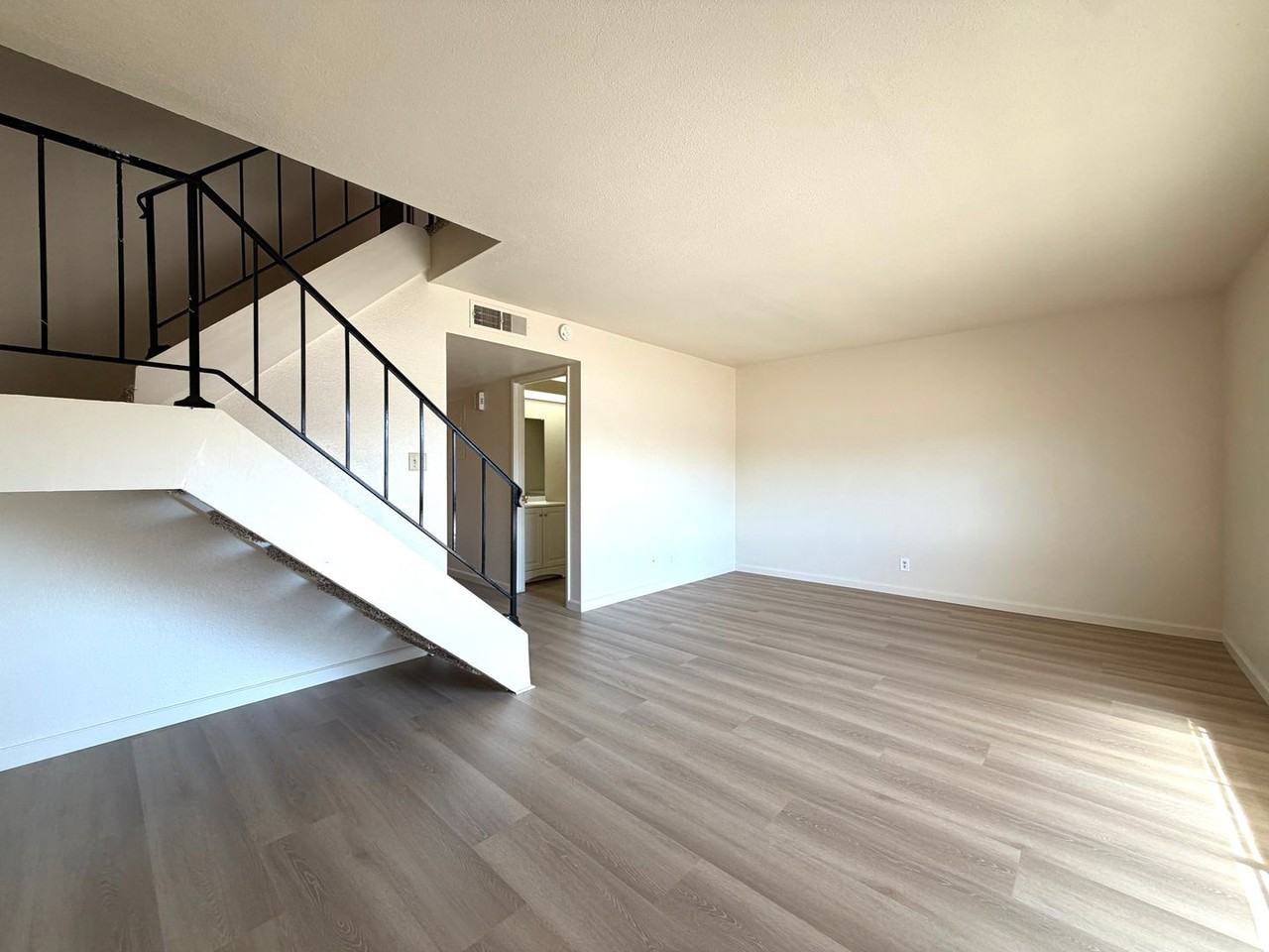 6346 N 47th Ave - Photo 2 of 22