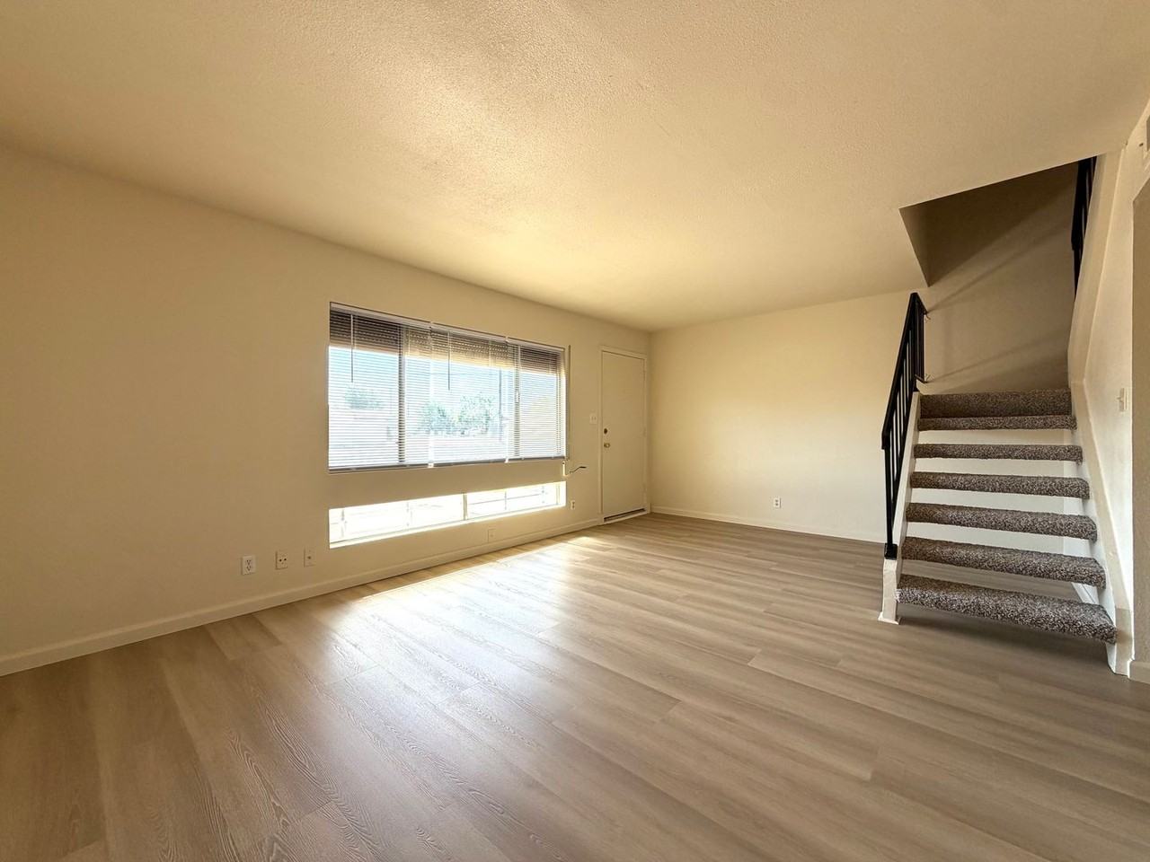 6346 N 47th Ave - Photo 3 of 22