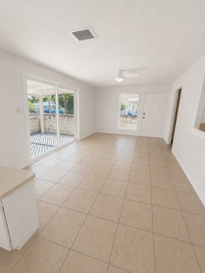381 N Harwood St - Photo 2 of 7