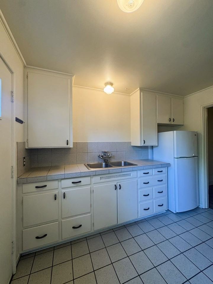 414 W 10th Ave - Photo 4 of 11