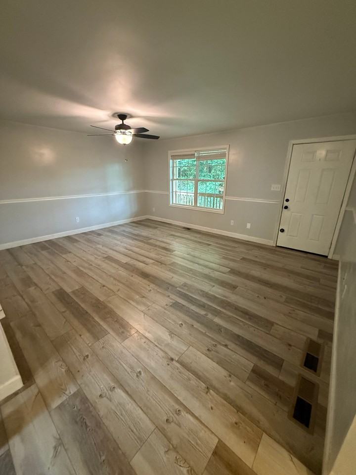 7273 Rockmart Hwy - Photo 2 of 12